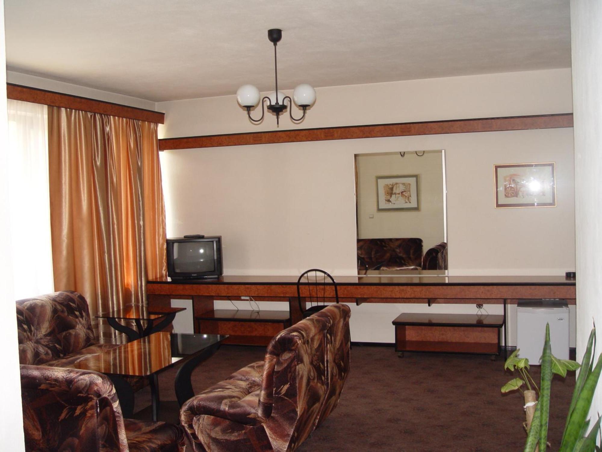Family Hotel Gabrovo Luaran gambar