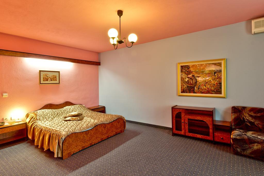 Family Hotel Gabrovo Luaran gambar